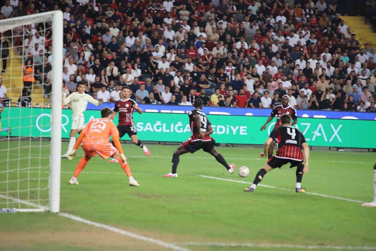 Trendyol Süper Lig: Gaziantep FK: 0 - Fenerbahçe: 0 (İlk yarı)
