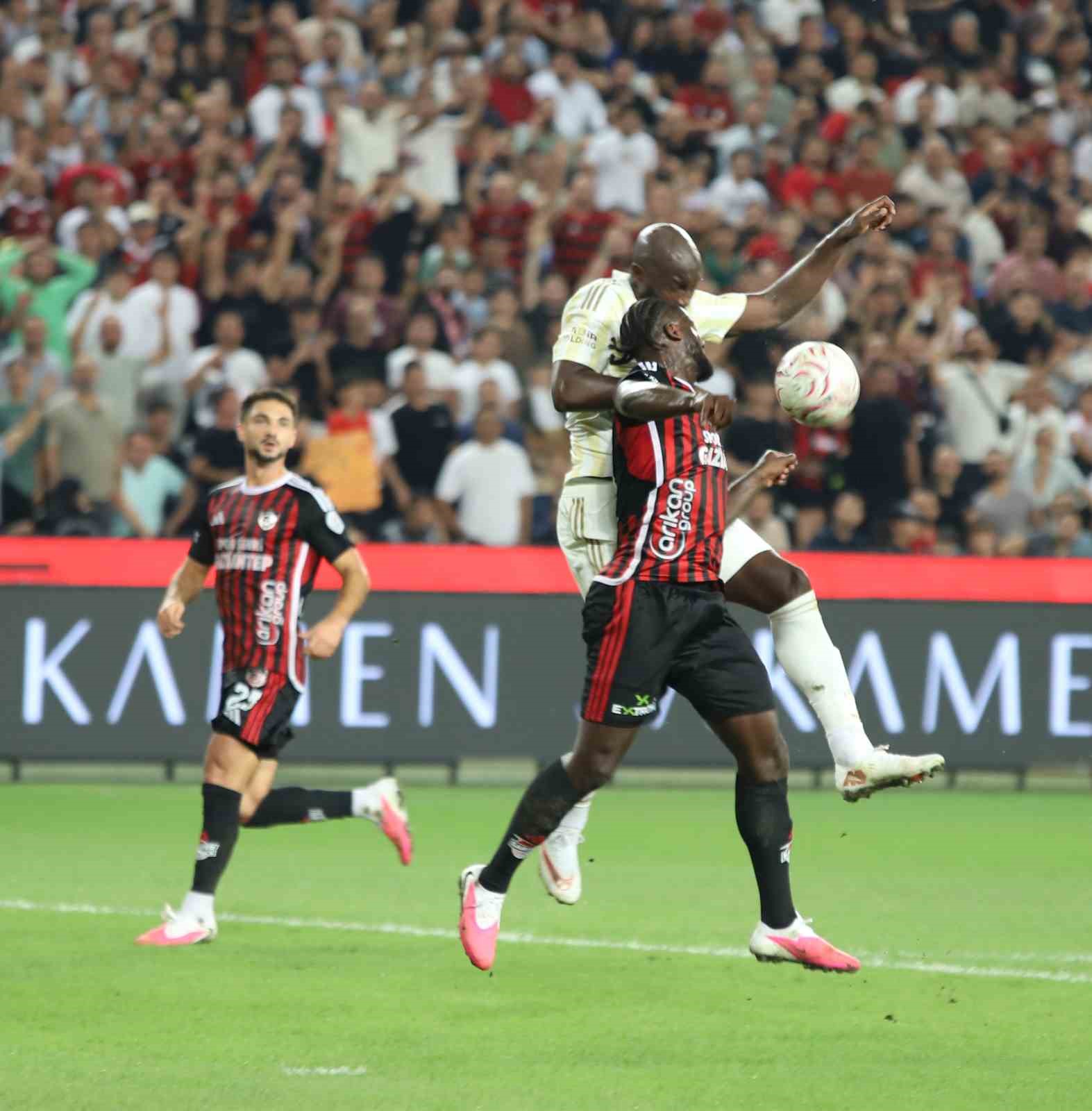 Trendyol Süper Lig: Gaziantep FK: 0 - Fenerbahçe: 0 (İlk yarı)