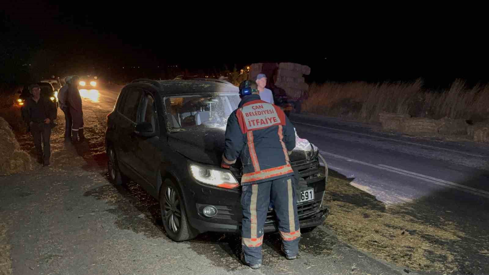 Çan’da otomobil saman yüklü traktöre çarptı: 1 yaralı