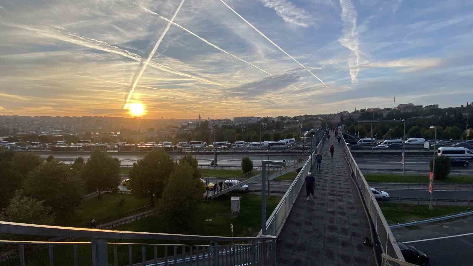İstanbul’da muhteşem gün doğumu mest etti