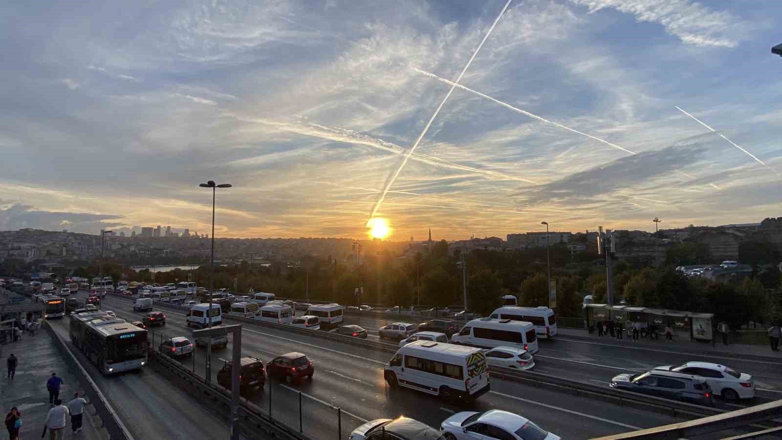 İstanbul’da muhteşem gün doğumu mest etti