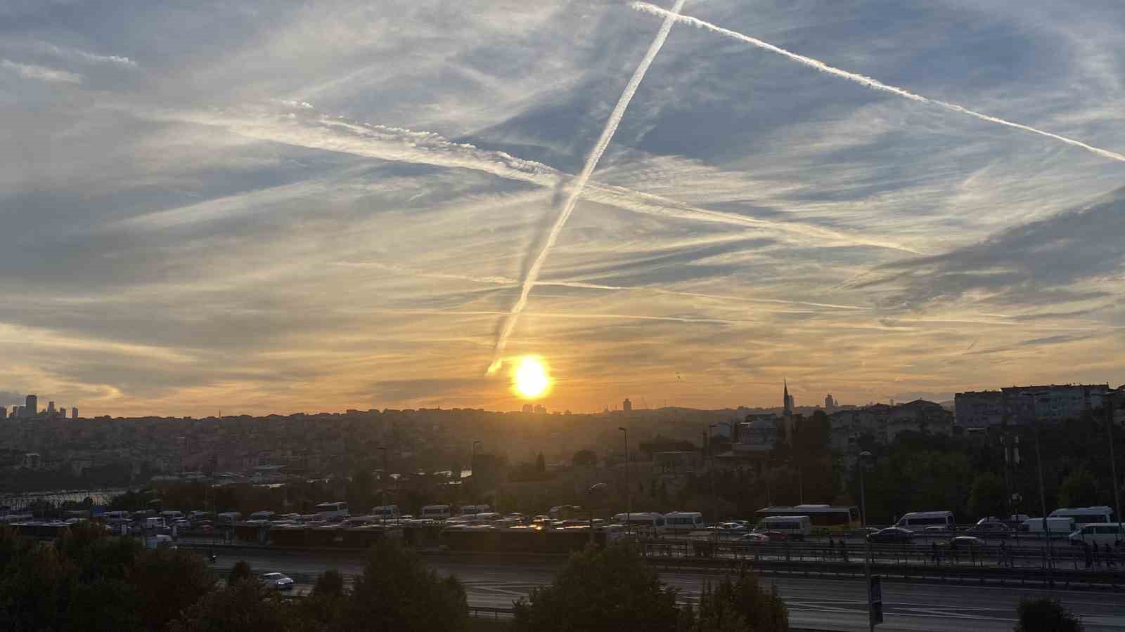 İstanbul’da muhteşem gün doğumu mest etti