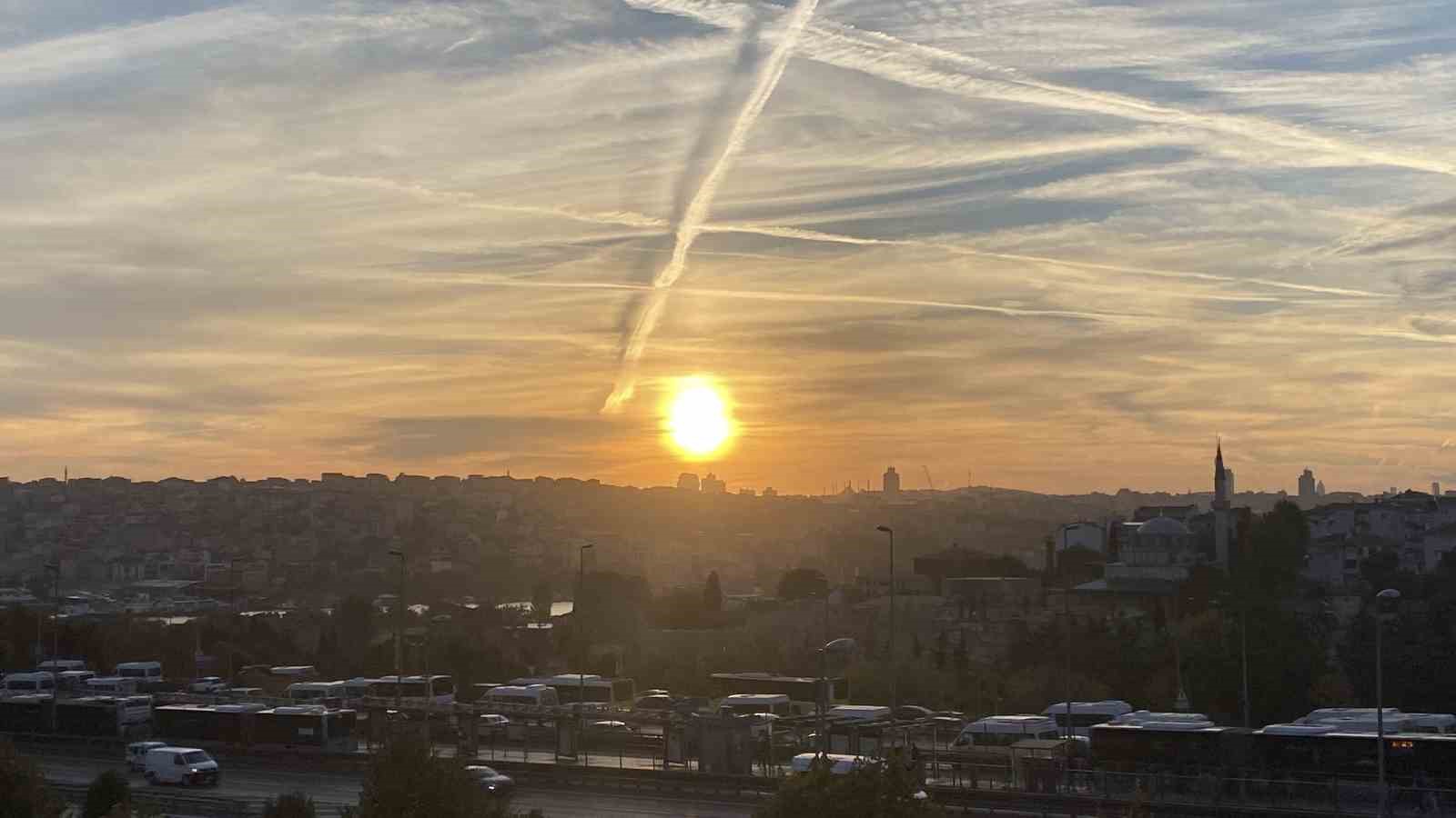 İstanbul’da muhteşem gün doğumu mest etti