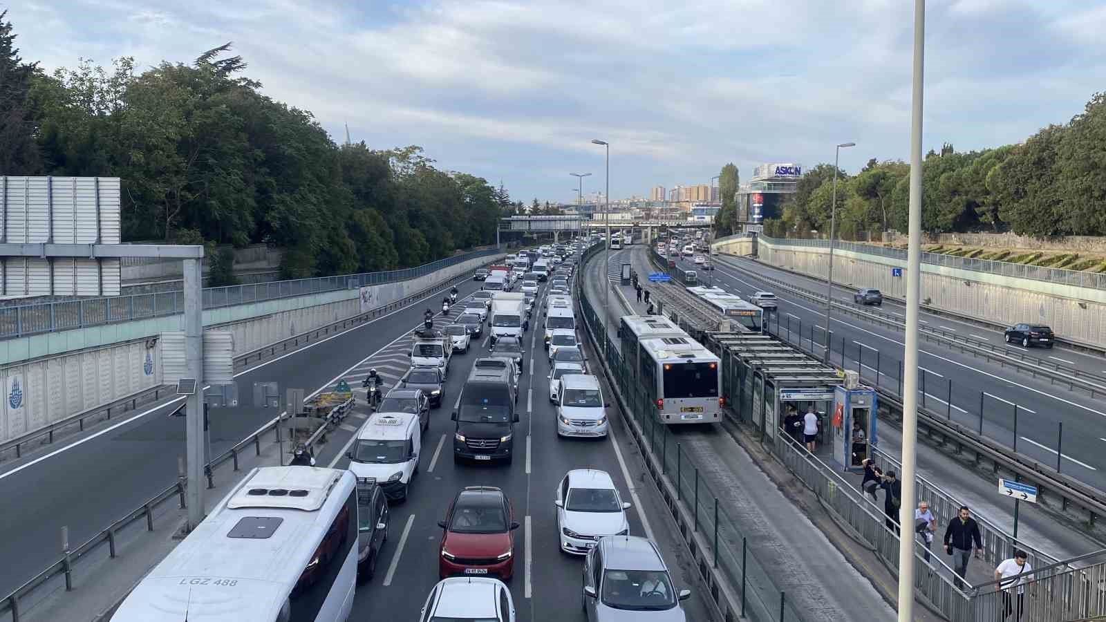 İstanbul’da trafik yoğunluğu okulların ikinci gününde arttı