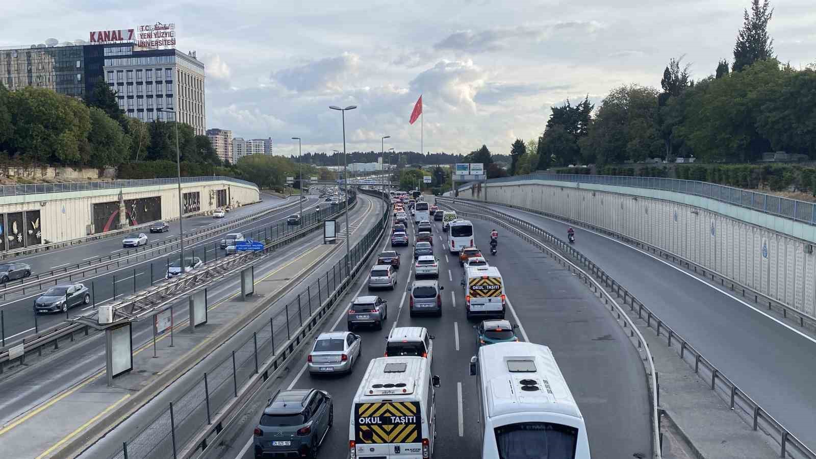 İstanbul’da trafik yoğunluğu okulların ikinci gününde arttı