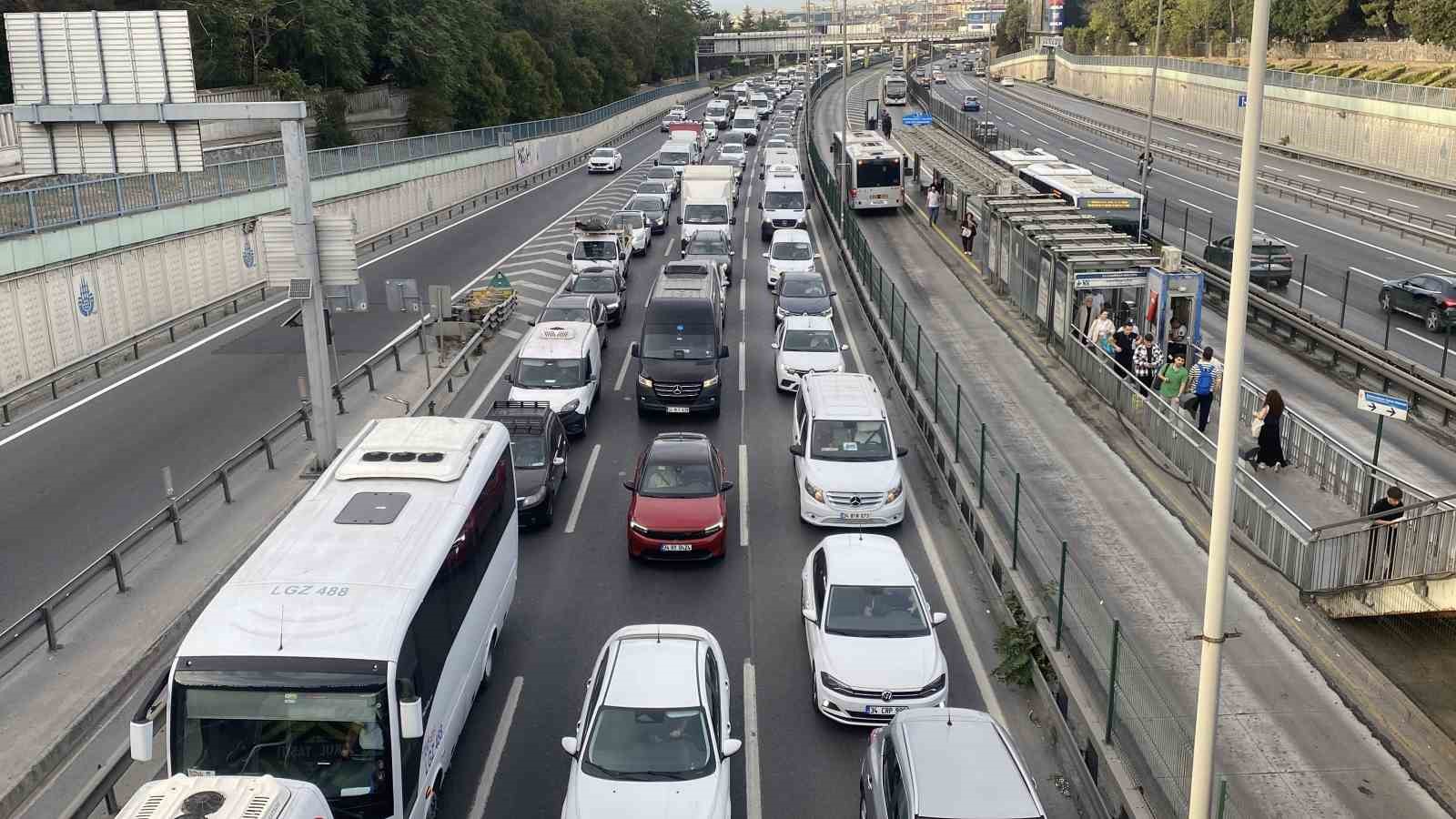 İstanbul’da trafik yoğunluğu okulların ikinci gününde arttı