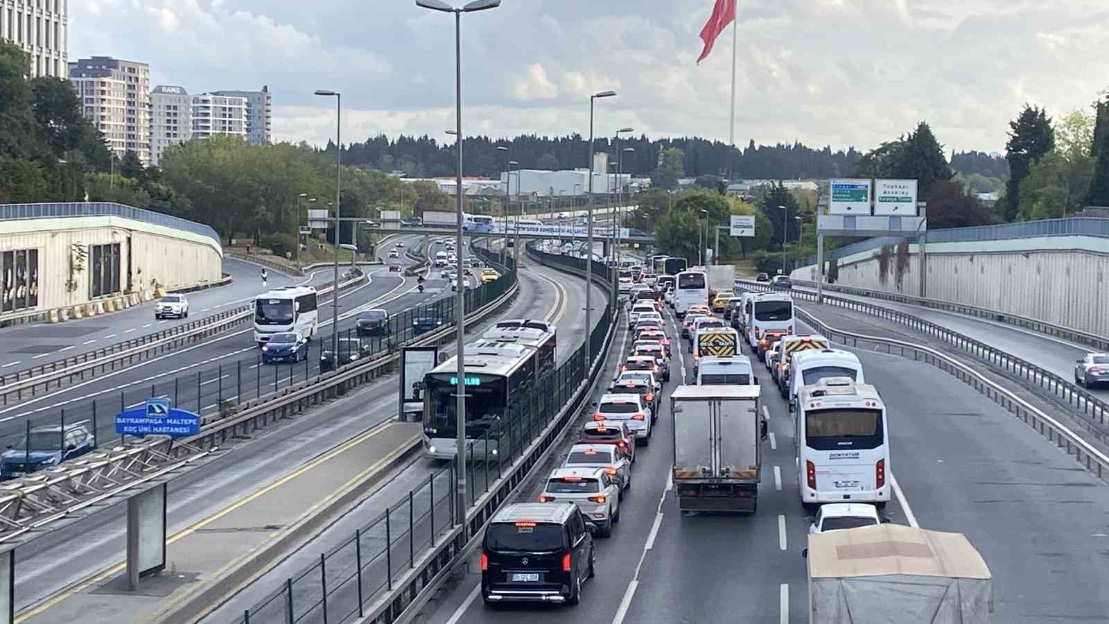 İstanbul’da trafik yoğunluğu okulların ikinci gününde arttı
