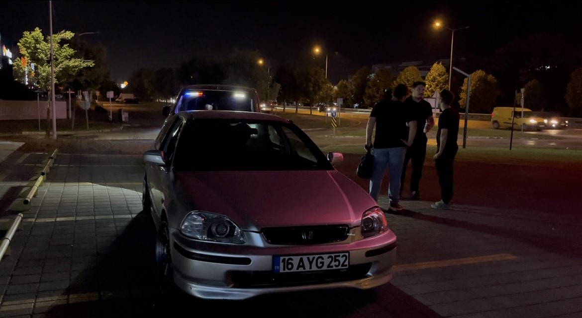 "Seviyoruz ama" dedi, 21 bin lira ceza yedi… Abartı egzoz pahalıya patladı