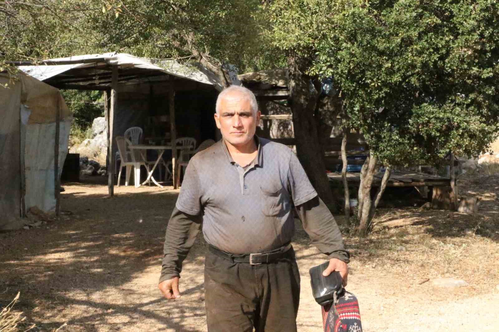 Ağaç keserek ve naylon çadırda ders çalışarak tıp fakültesini kazandı
