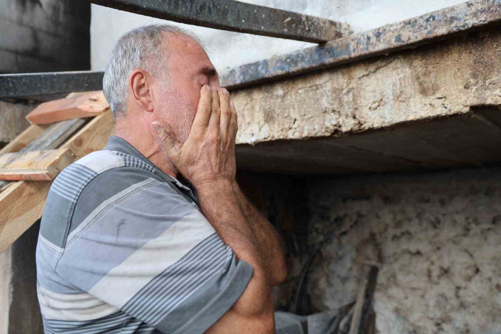 Kozan’daki orman yangınında evleri yanan ailelere konteyner desteği