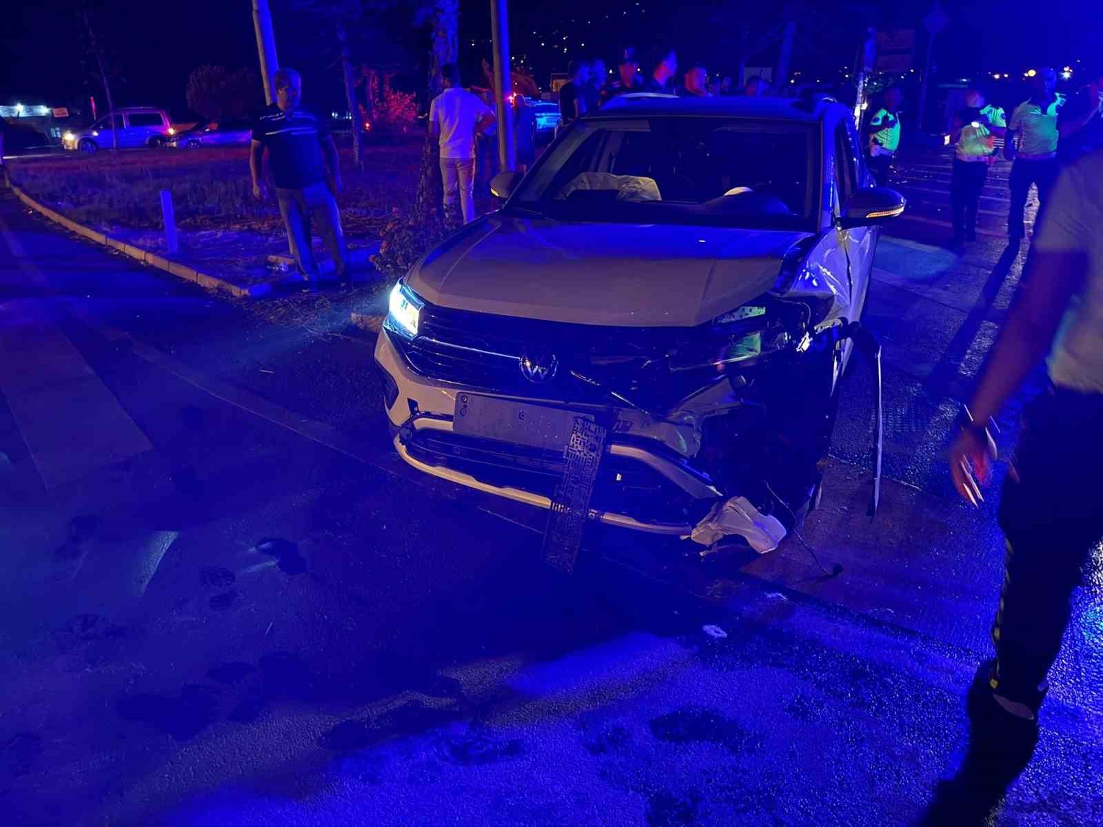 Gazipaşa’da alkollü sürücü kaza yaptı: 2 yaralı