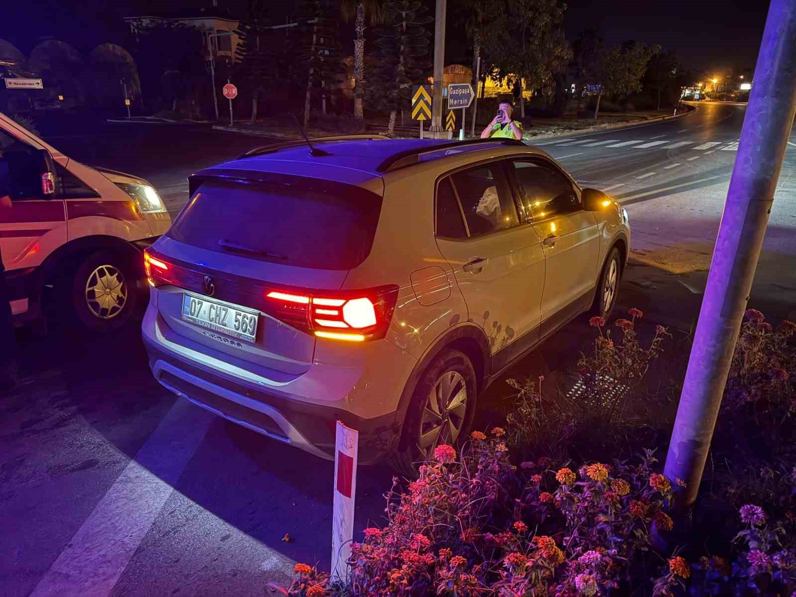 Gazipaşa’da alkollü sürücü kaza yaptı: 2 yaralı