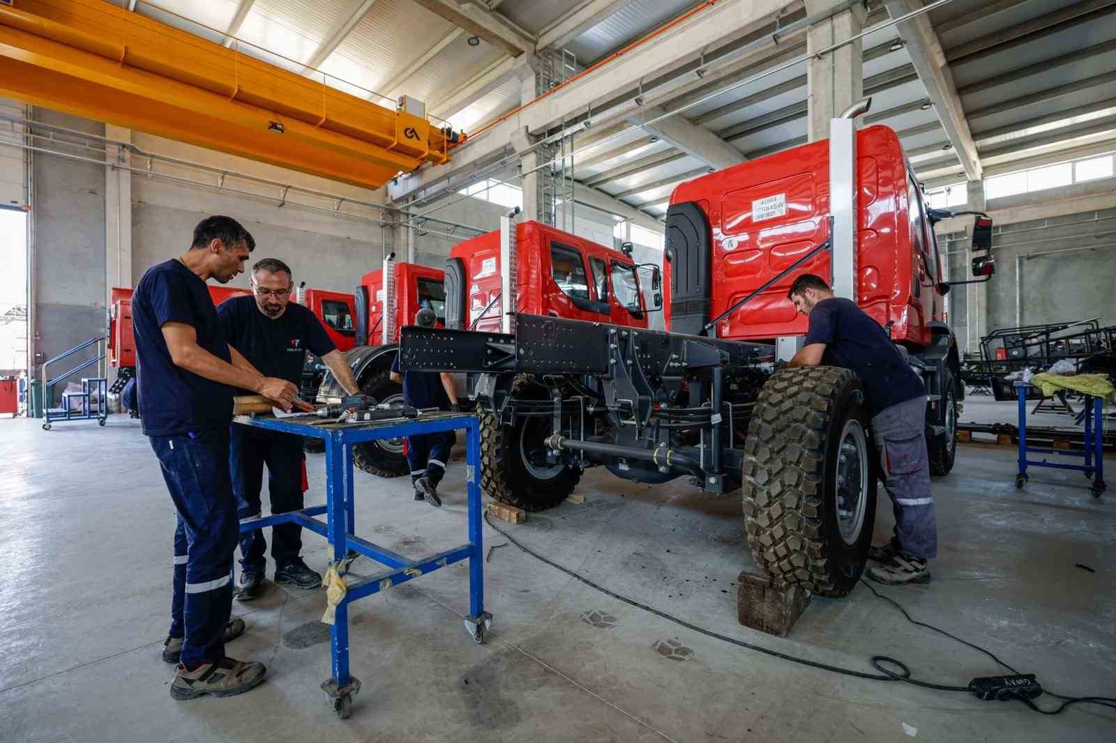 İzmir İtfaiyesi’ne güç katacak 10 yeni arazöz