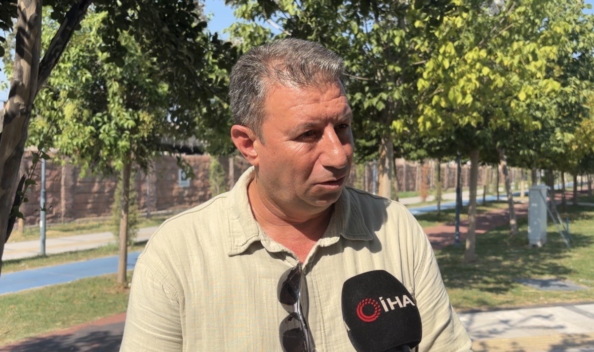 Klip çekiminde atın altında kalmaktan son anda kurtuldu