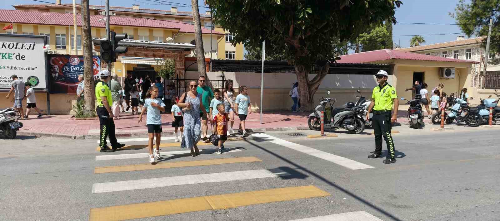 Okul önlerinde trafik güvenliği denetimleri başladı
