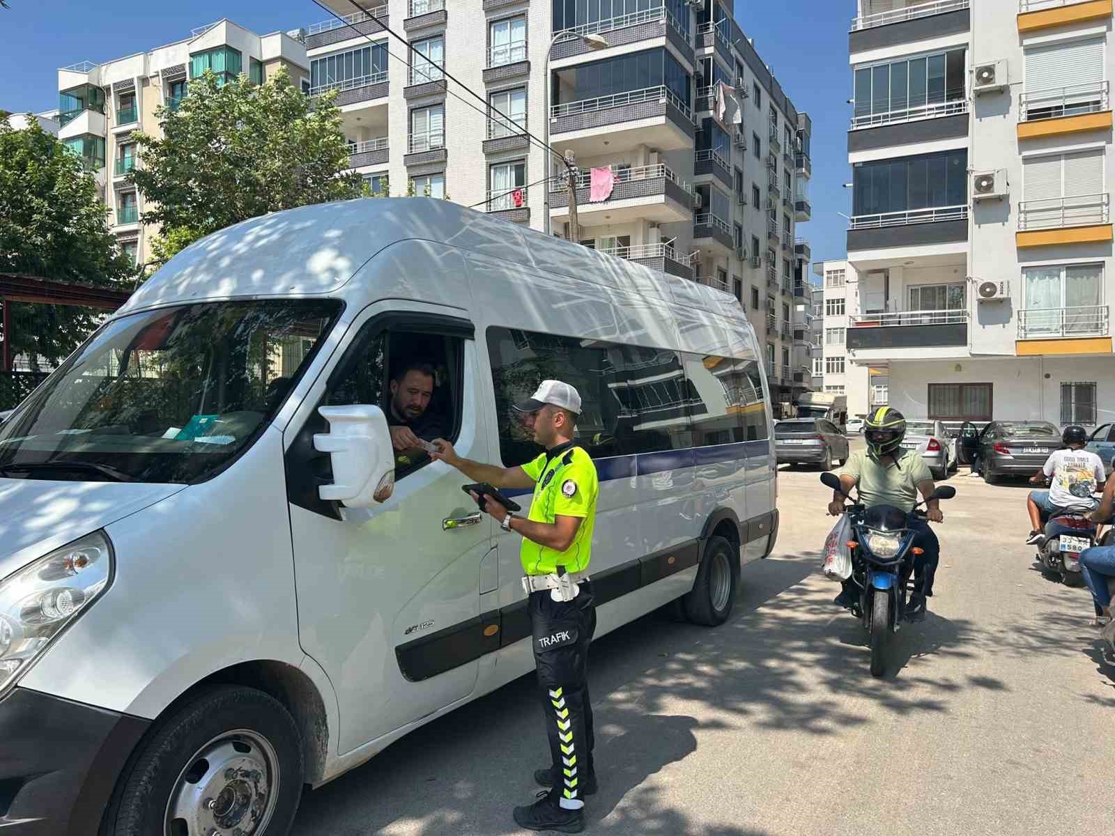 Okul önlerinde trafik güvenliği denetimleri başladı