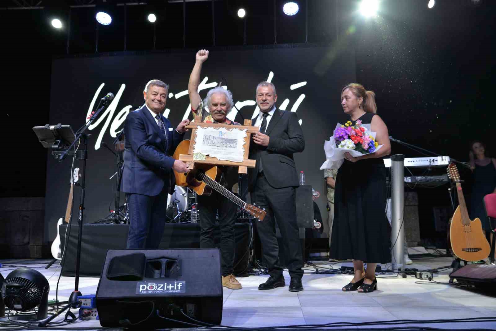 Bergama Antik Tiyatro’da Yeni Türkü coşkusu