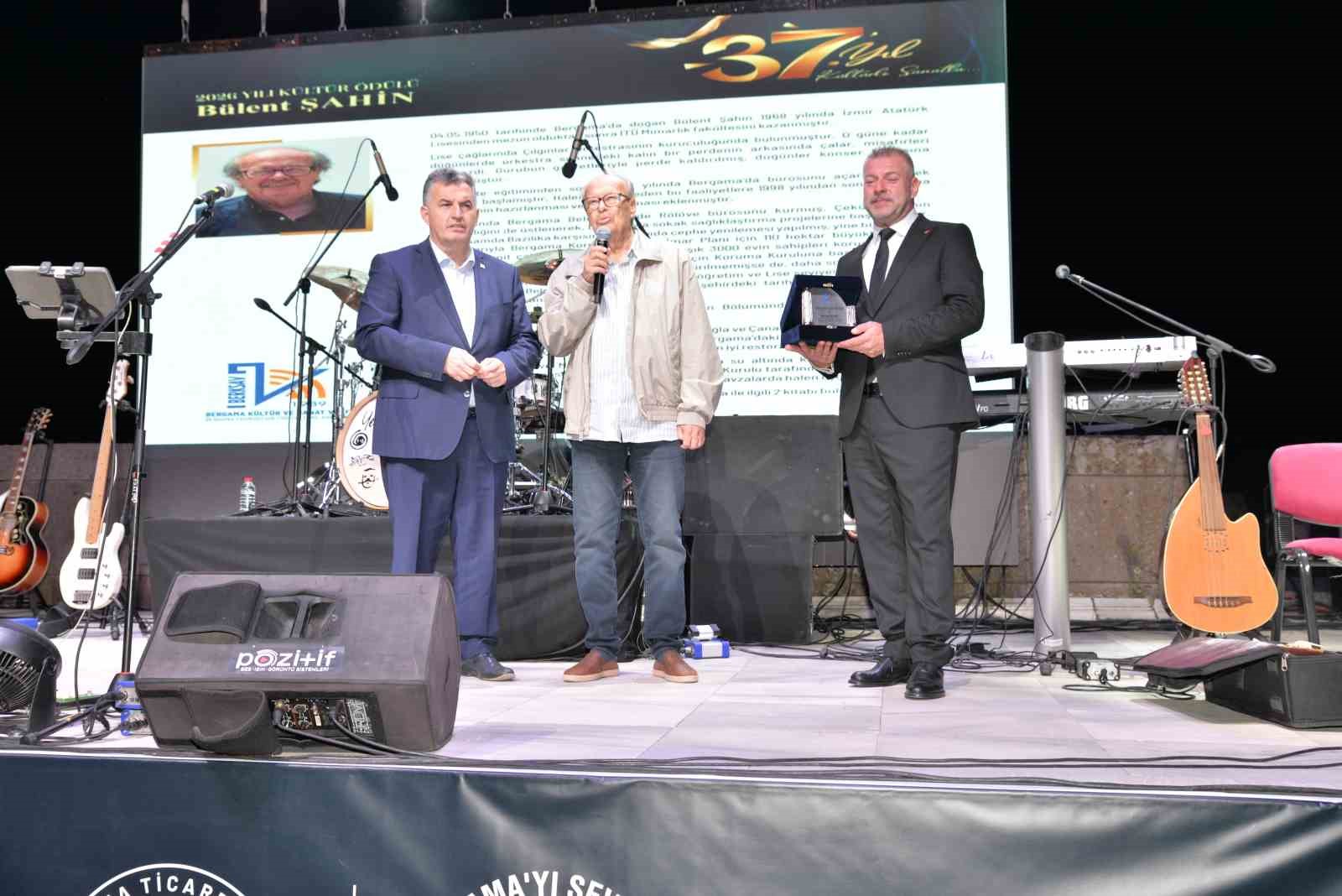 Bergama Antik Tiyatro’da Yeni Türkü coşkusu