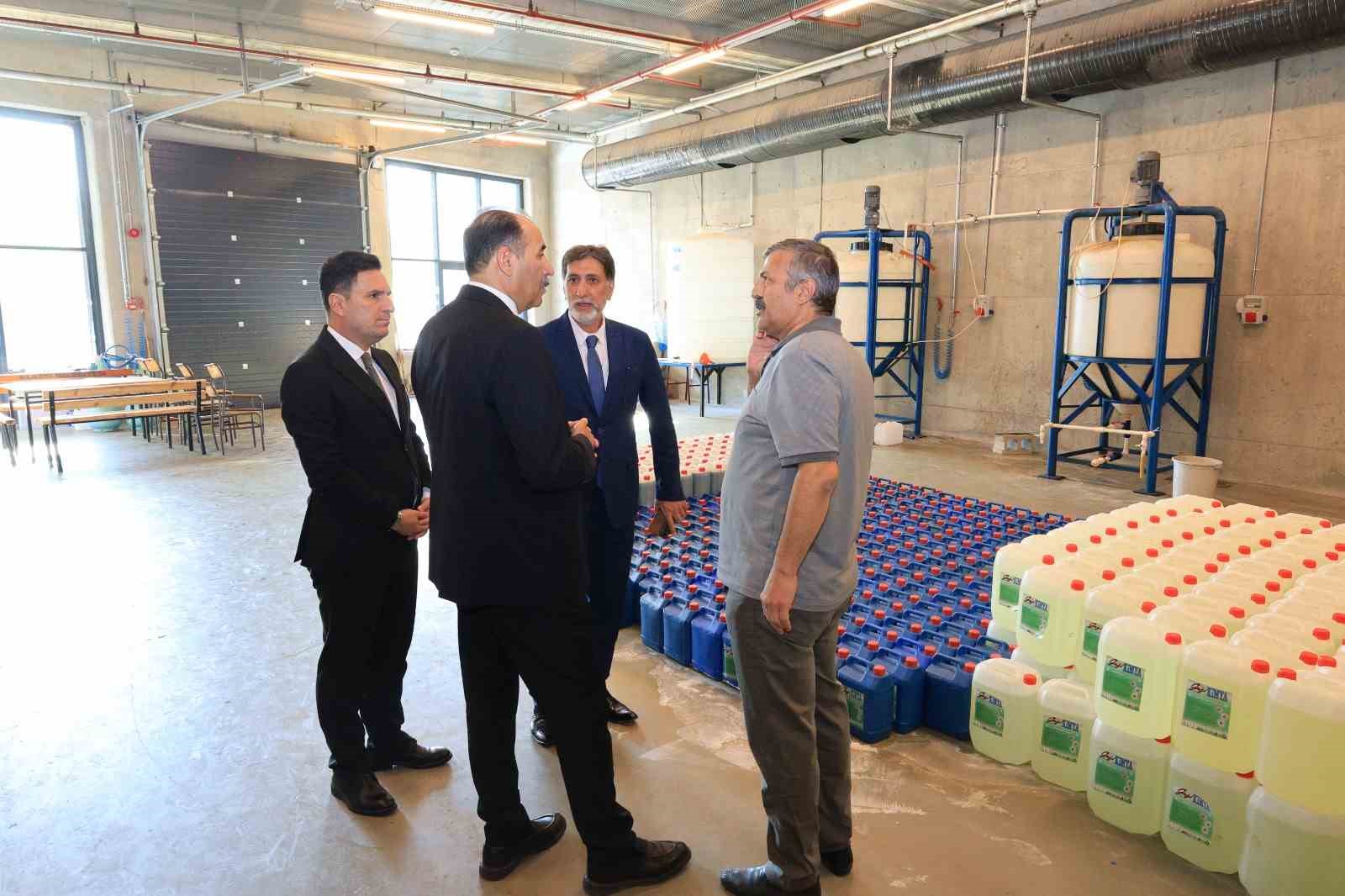 Elazığ’daki Gazi MTAL günlük 10 ton temizlik malzemesi üretiyor