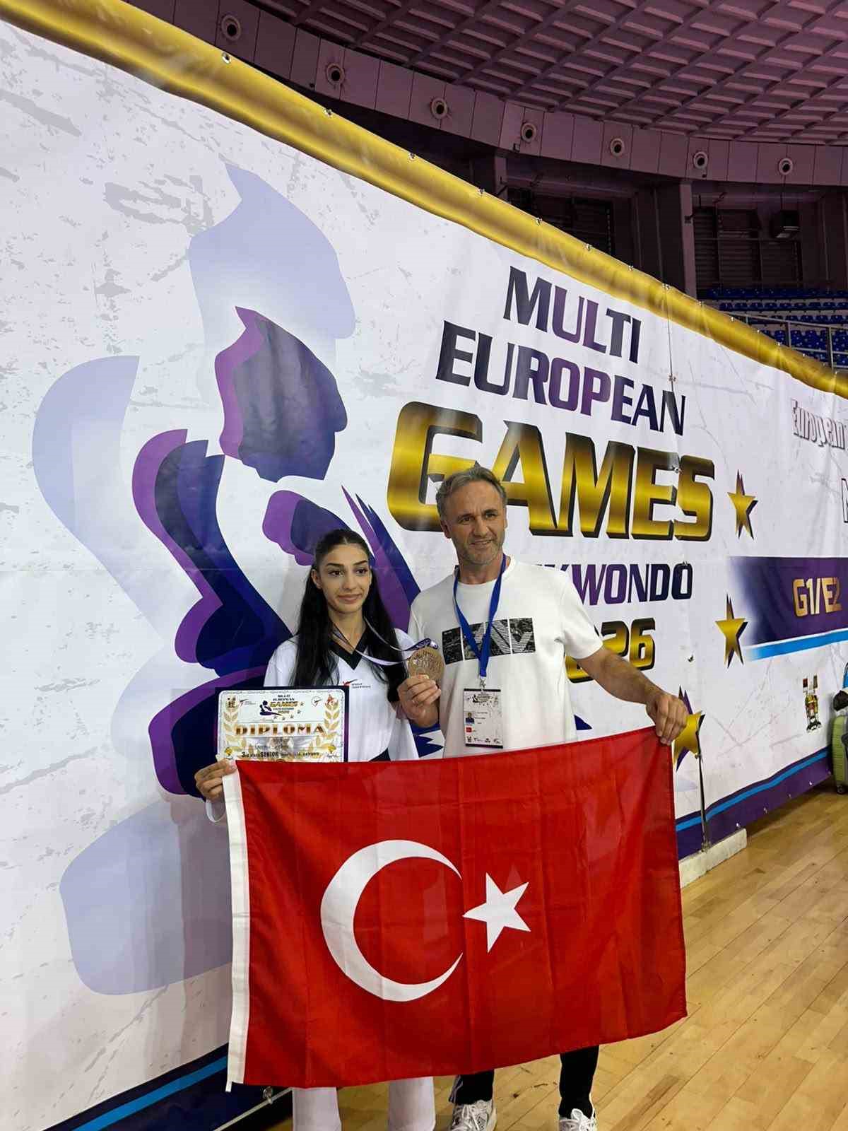 İzmirli tekvandoculardan Avrupa’da üç madalya