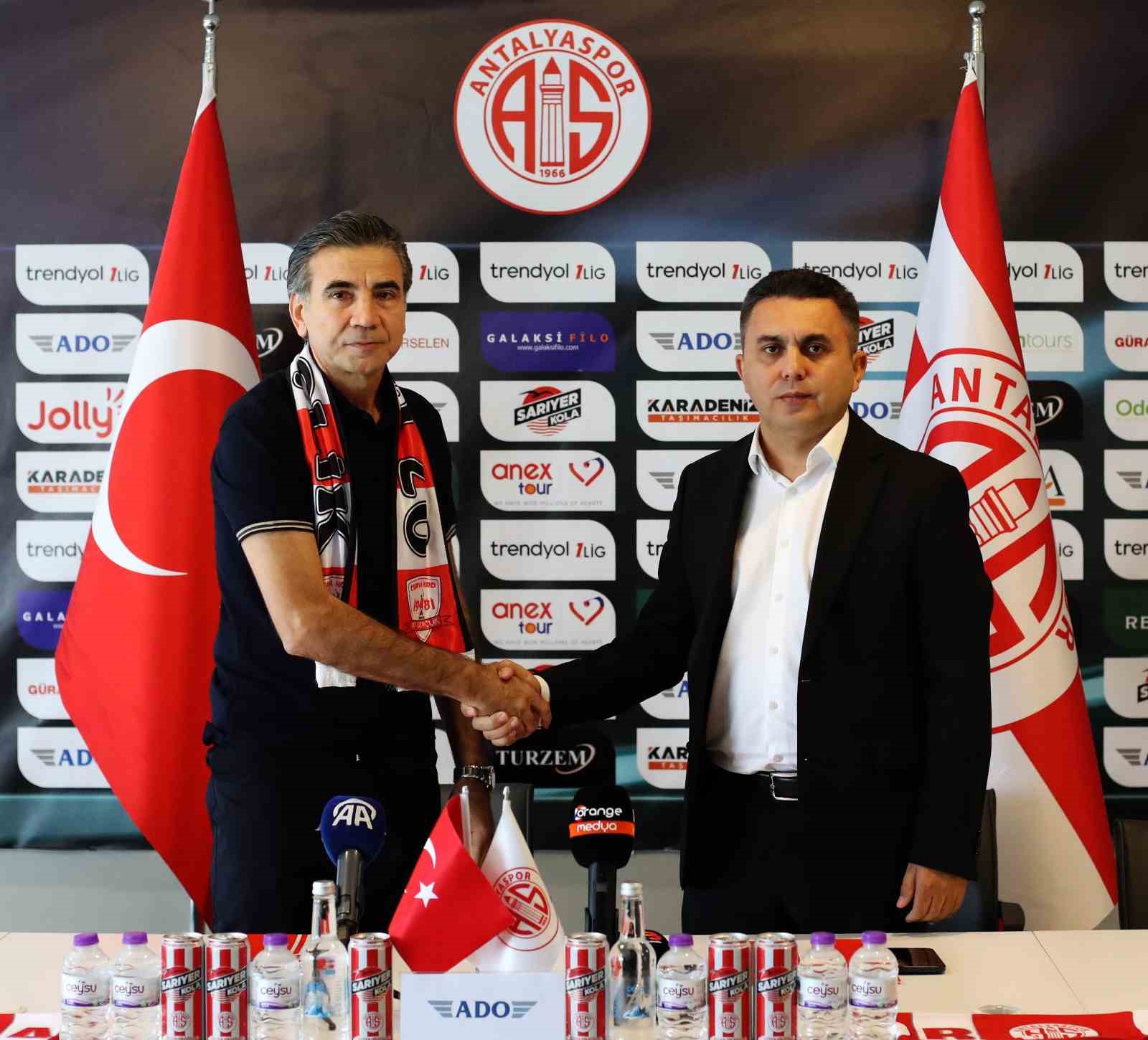 Antalyaspor, Osman Özköylü ile sezon sonuna kadar sözleşme imzaladı
