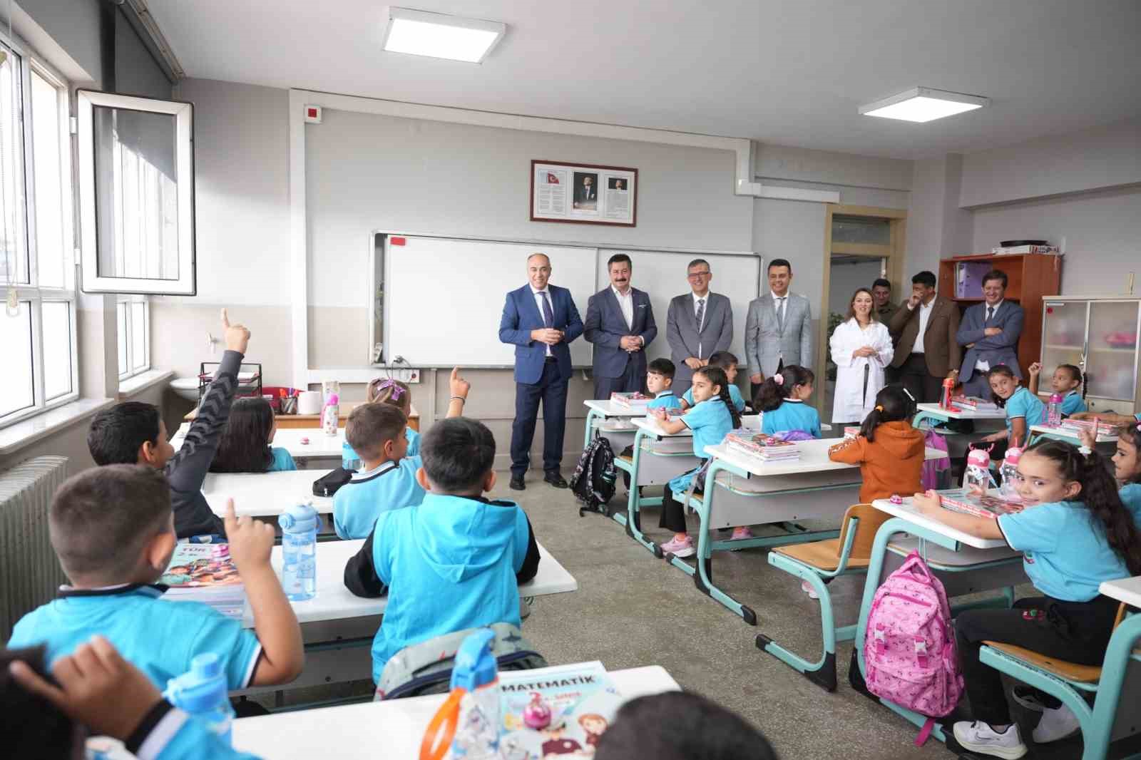 Yıllar önce öğrenciydi, şimdi başkan olarak aynı okulda