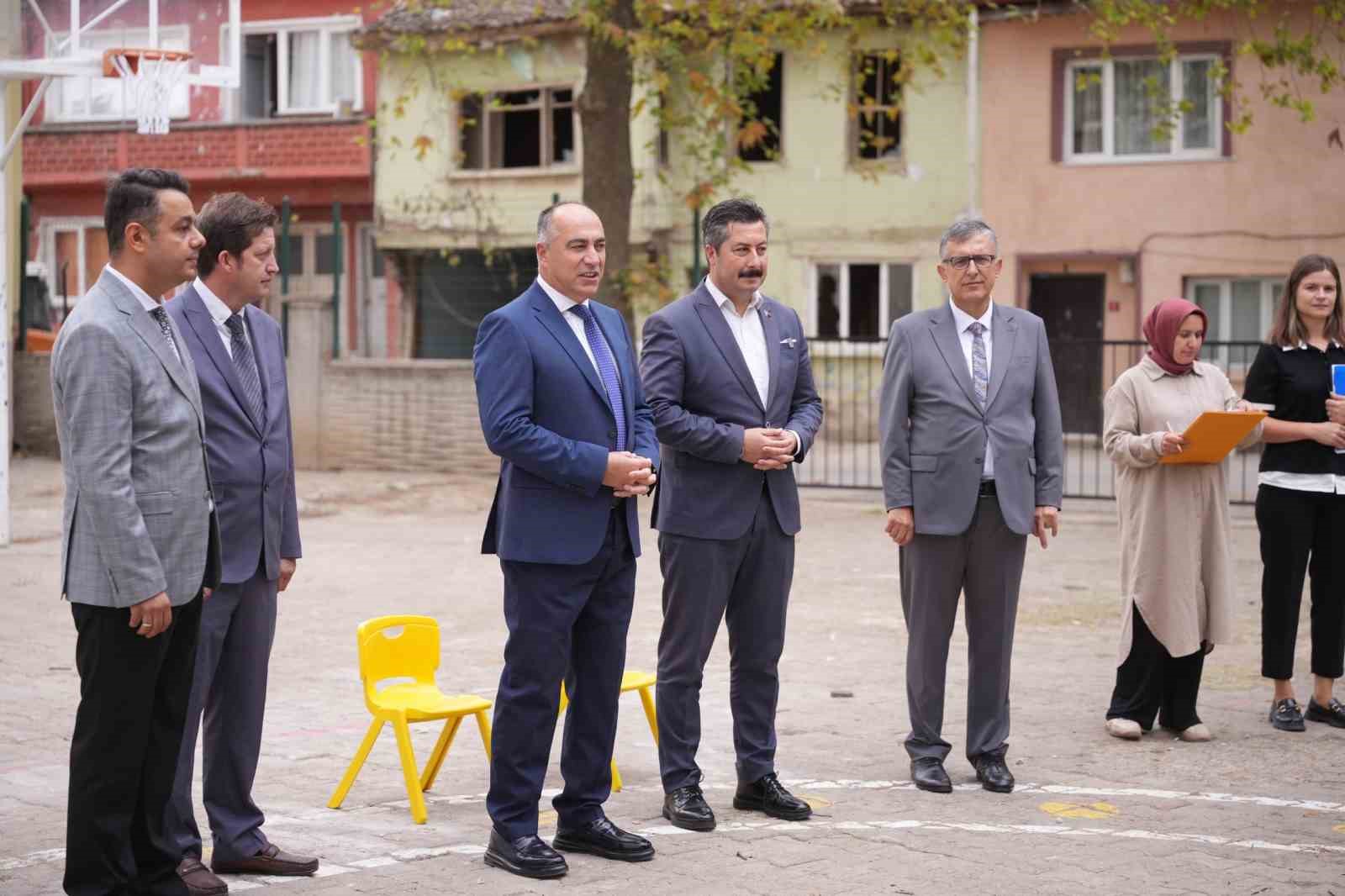 Yıllar önce öğrenciydi, şimdi başkan olarak aynı okulda