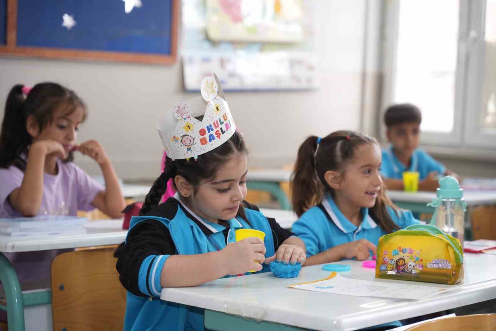 Yıllar önce öğrenciydi, şimdi başkan olarak aynı okulda