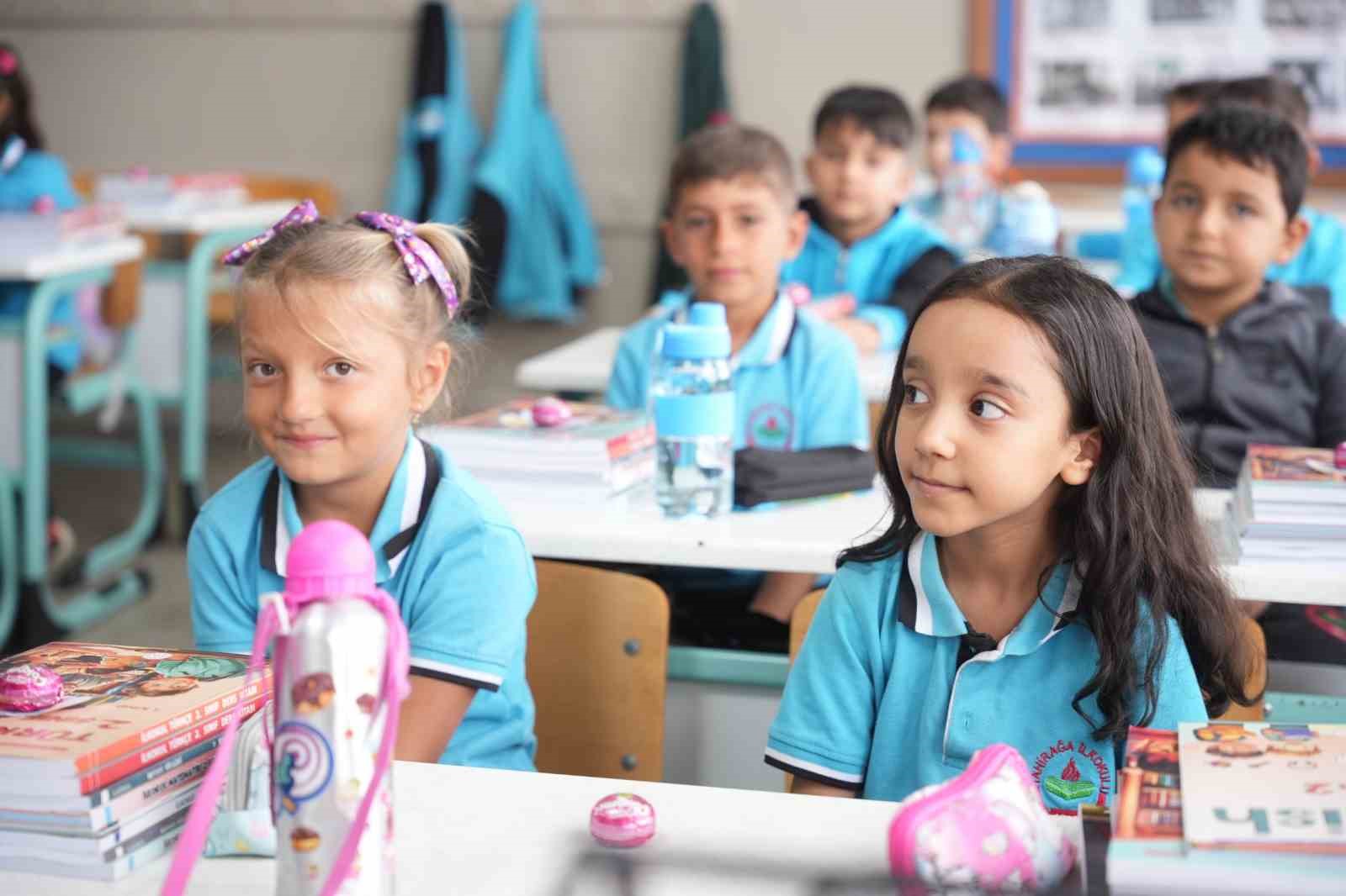 Yıllar önce öğrenciydi, şimdi başkan olarak aynı okulda