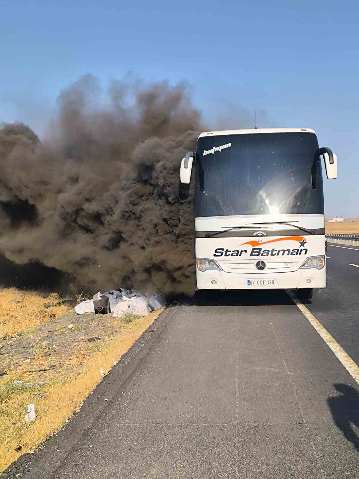 Siverek’te yolcu otobüsü alevlere teslim oldu: Faciadan dönüldü