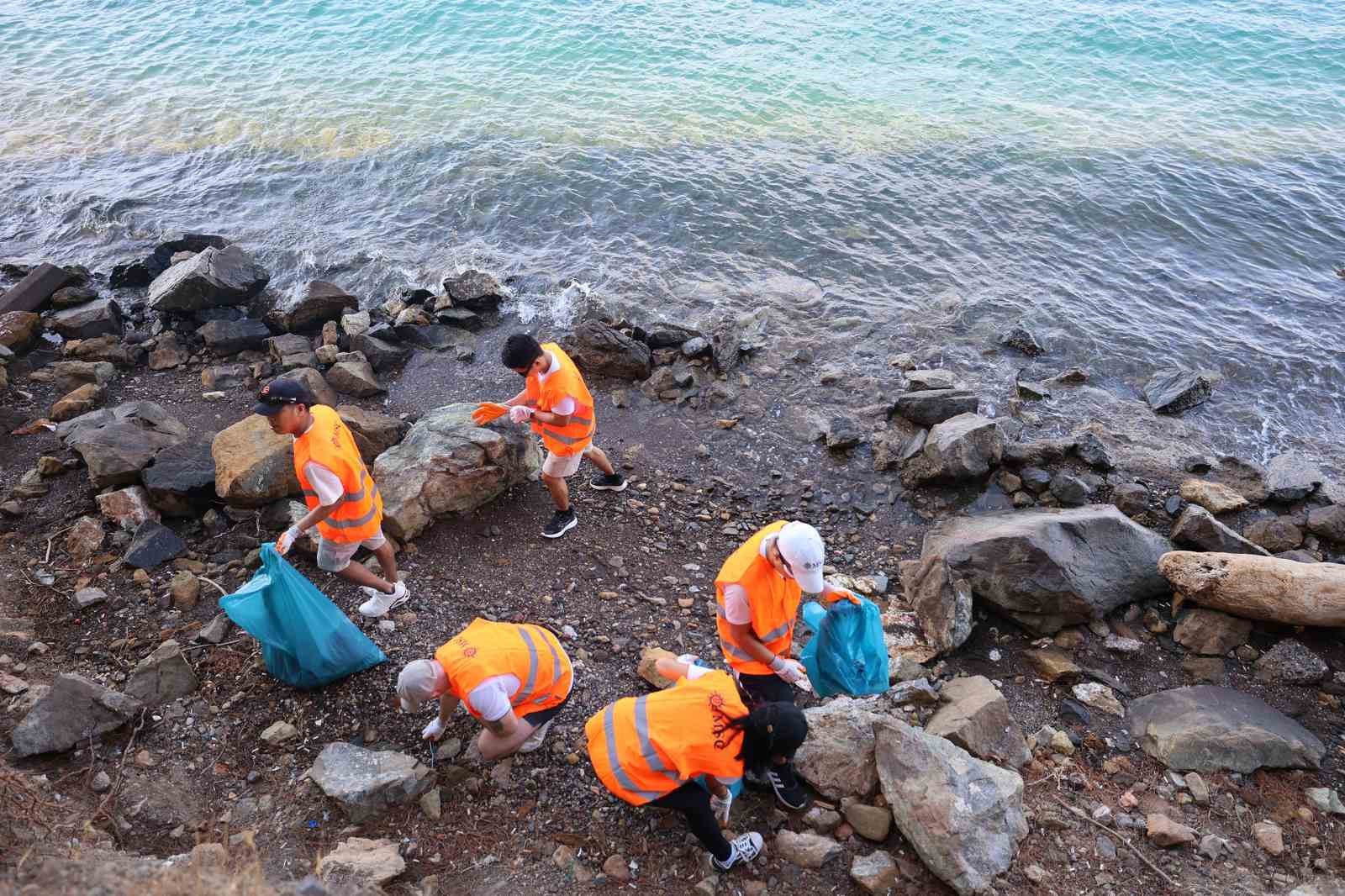Marmaris’te kuruvaziyer personelinden örnek çevre duyarlılığı