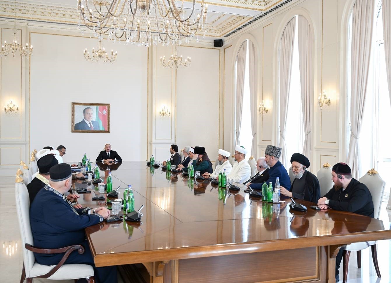 Aliyev: "İslam dünyasına karşı ilan edilmemiş bir savaş var ve İslamofobi bunun küçük bir parçası"