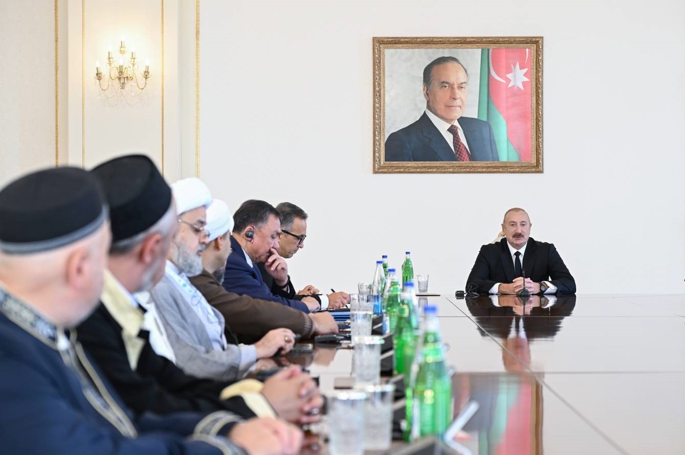 Aliyev: "İslam dünyasına karşı ilan edilmemiş bir savaş var ve İslamofobi bunun küçük bir parçası"
