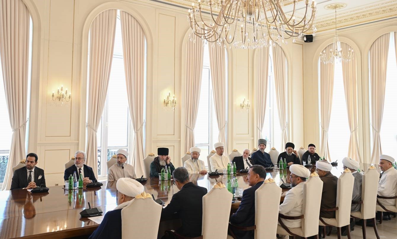 Aliyev: "İslam dünyasına karşı ilan edilmemiş bir savaş var ve İslamofobi bunun küçük bir parçası"