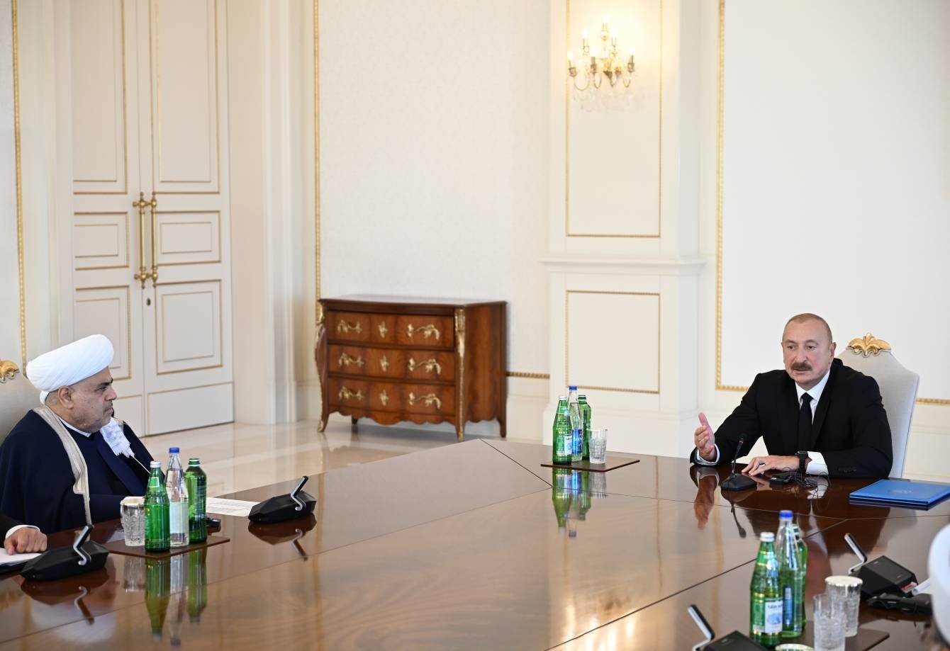 Aliyev: "İslam dünyasına karşı ilan edilmemiş bir savaş var ve İslamofobi bunun küçük bir parçası"