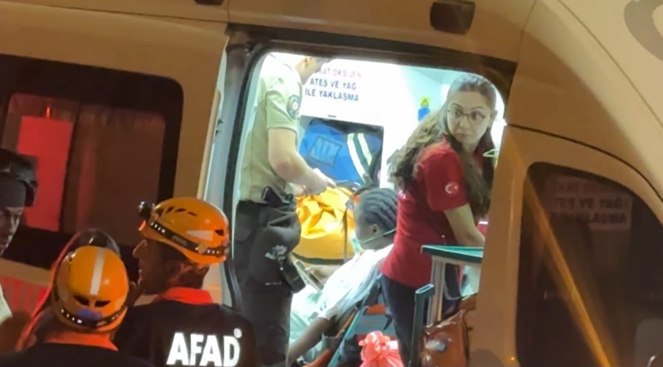 Öğrencilerin kaldığı evde yangın çıktı: 2 kişi dumanda etkilendi