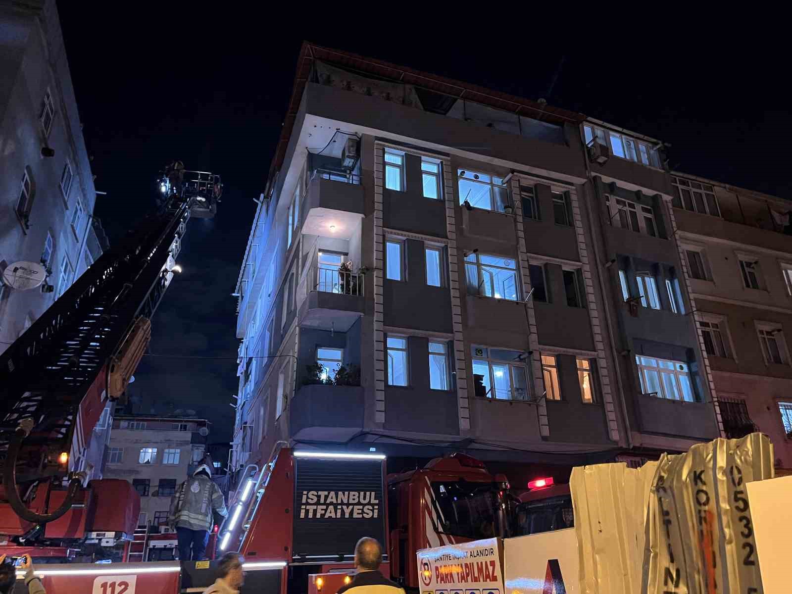 Zeytinburnu’nda binanın bodrum katında yangın: 5 kişi dumandan etkilendi