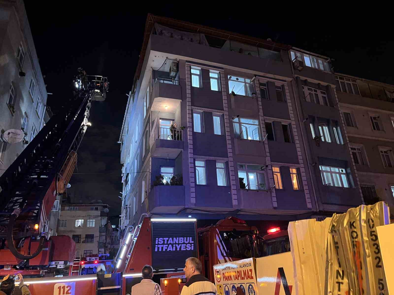 Zeytinburnu’nda binanın bodrum katında yangın: 5 kişi dumandan etkilendi