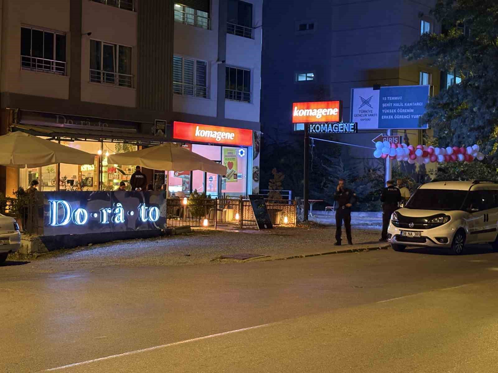 Kayseri’de bıçaklanan şahıs kafeye sığındı: 1 yaralı