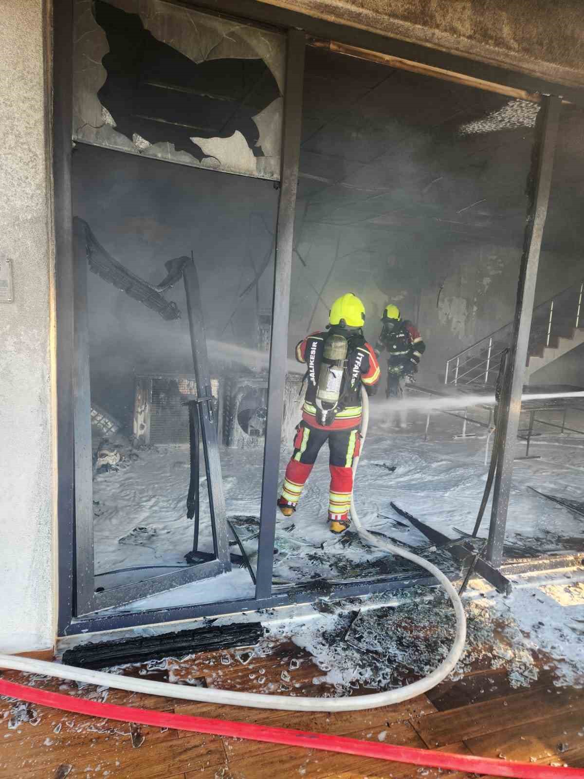 Gömeç’te site deposunda korkutan yangın