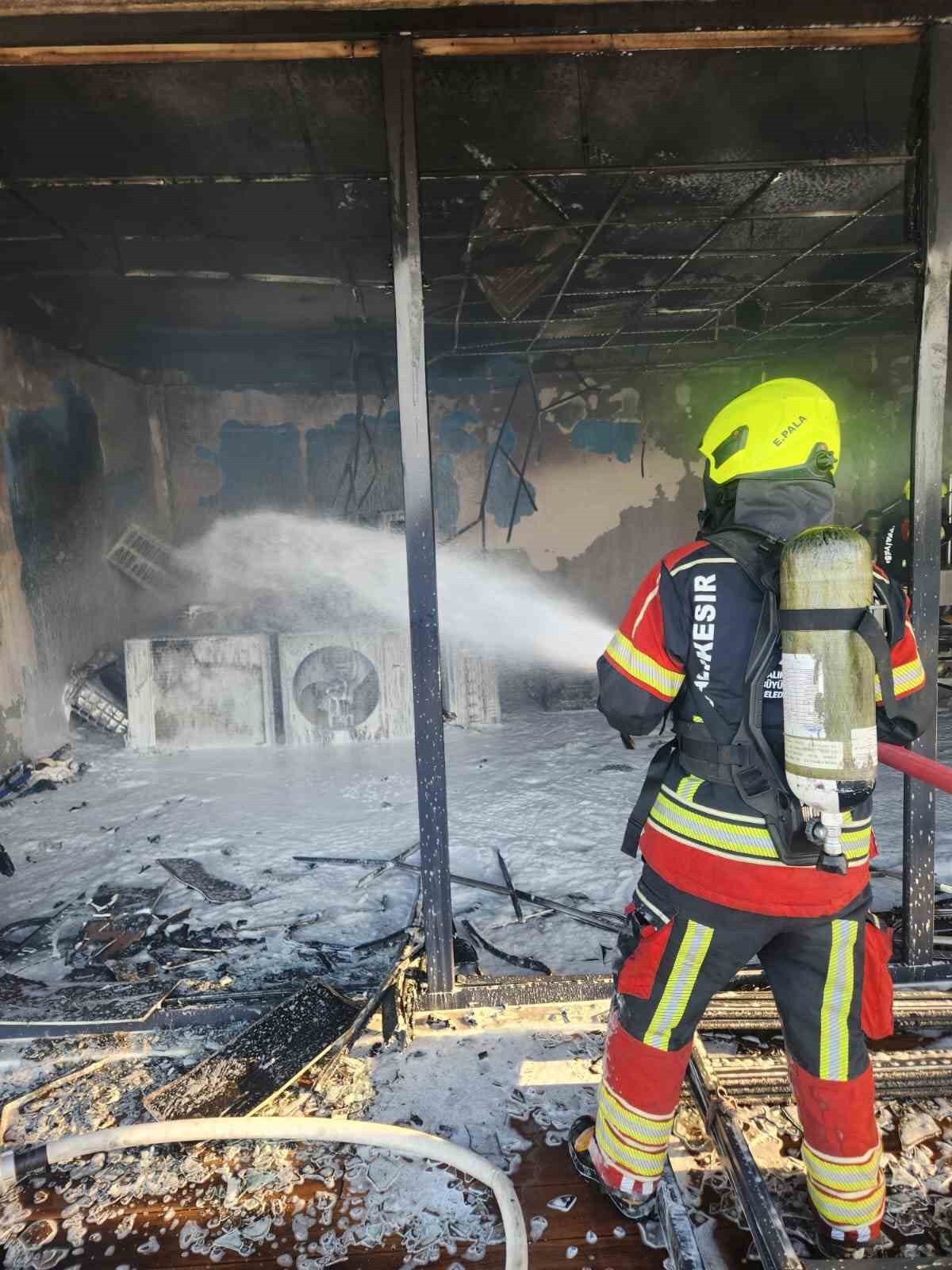 Gömeç’te site deposunda korkutan yangın