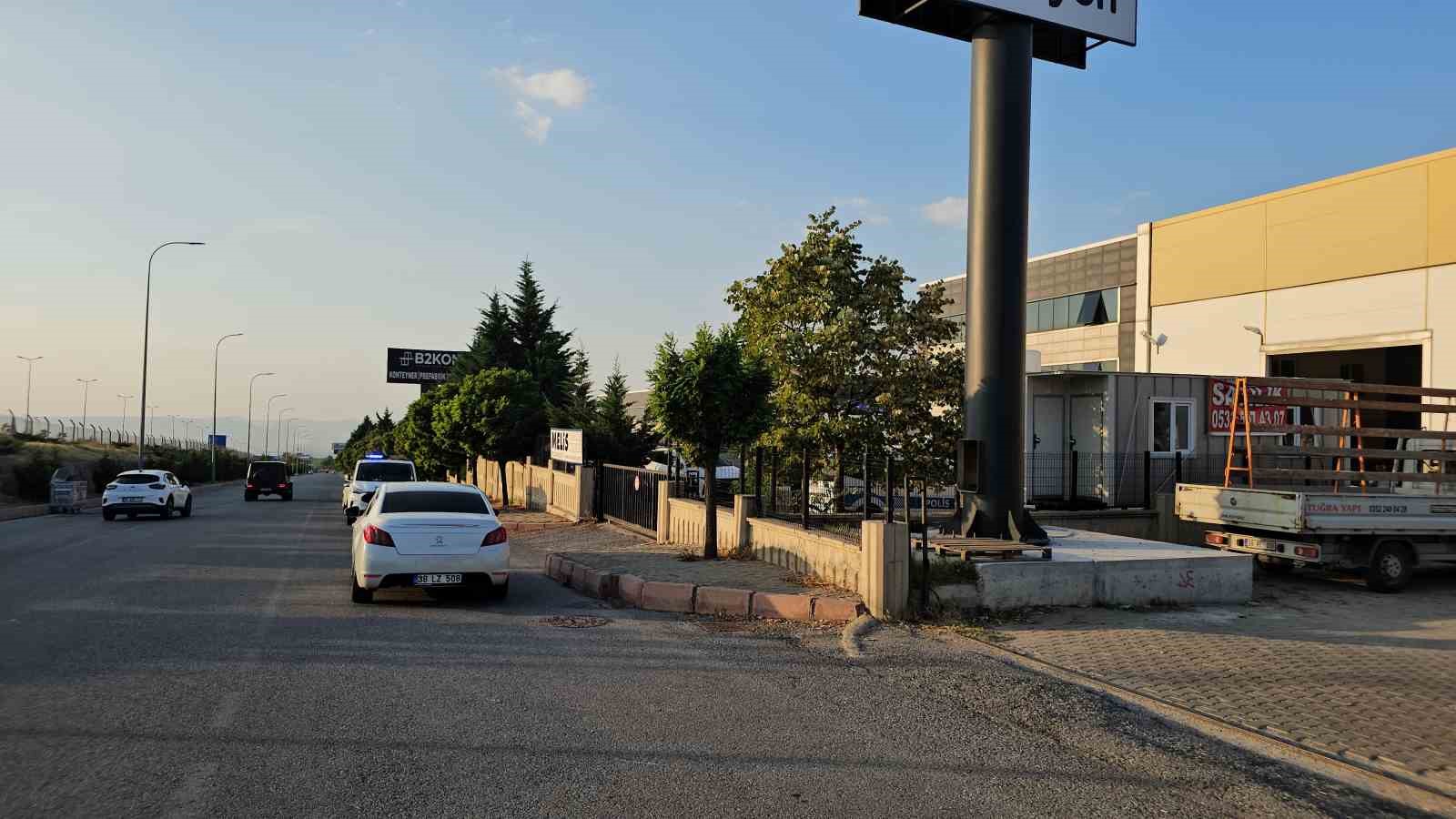 Kayseri’de bir şahıs fabrika önünde intihar etti