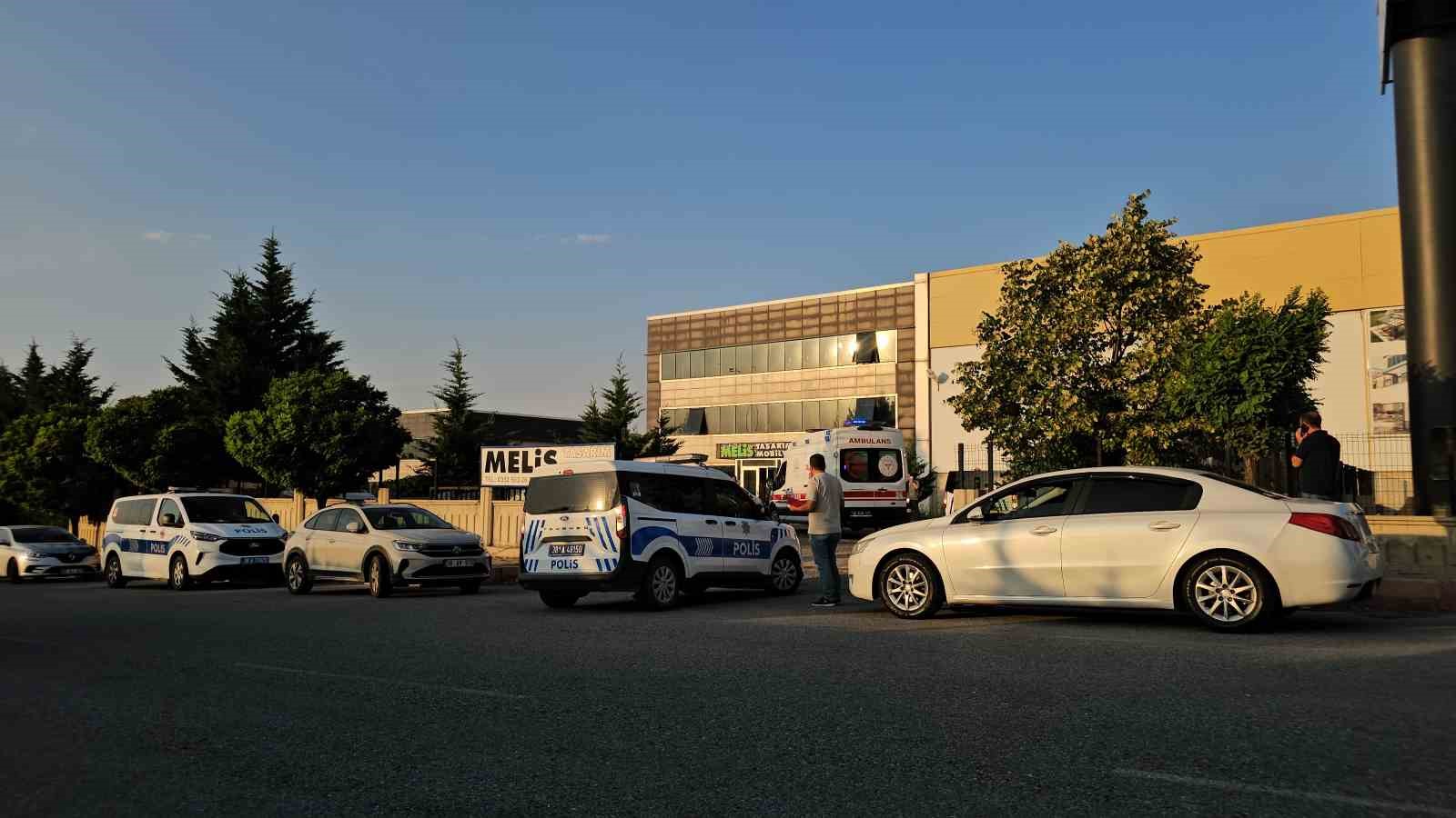 Kayseri’de bir şahıs fabrika önünde intihar etti