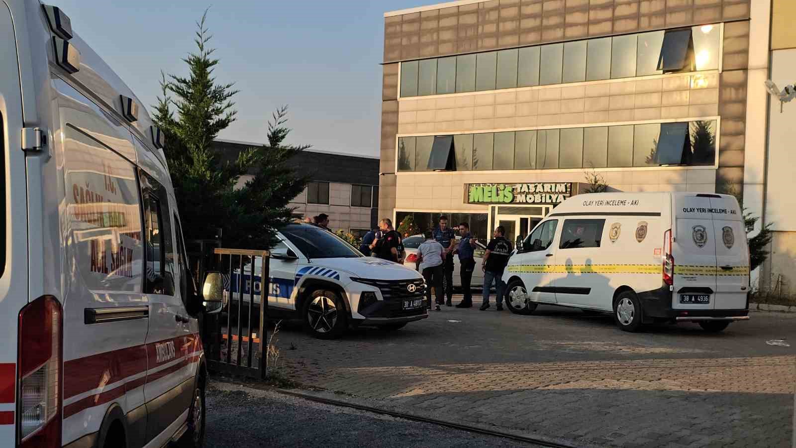 Kayseri’de bir şahıs fabrika önünde intihar etti