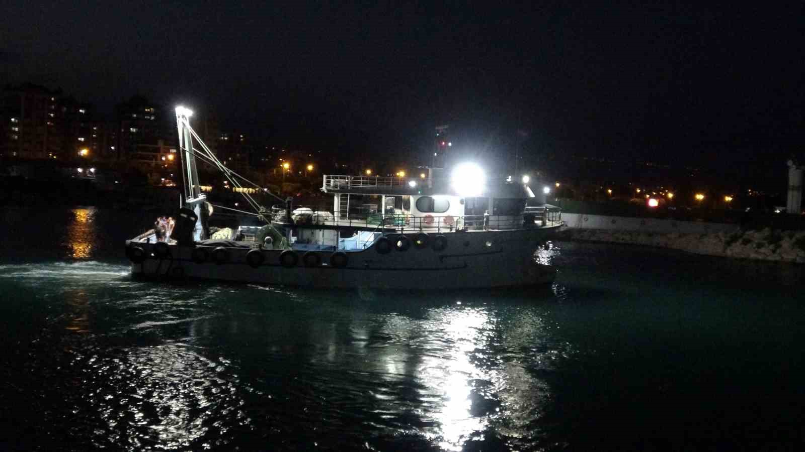 Akdenizli balıkçılar ’Vira Bismillah’ diyerek denize açıldı