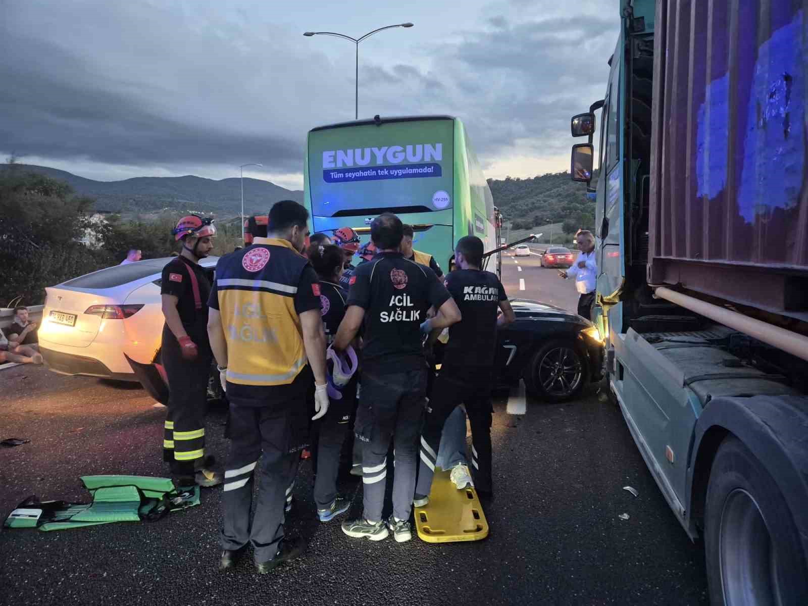 İstanbul-İzmir Otoyolu’nda zincirleme kaza: 11 yaralı