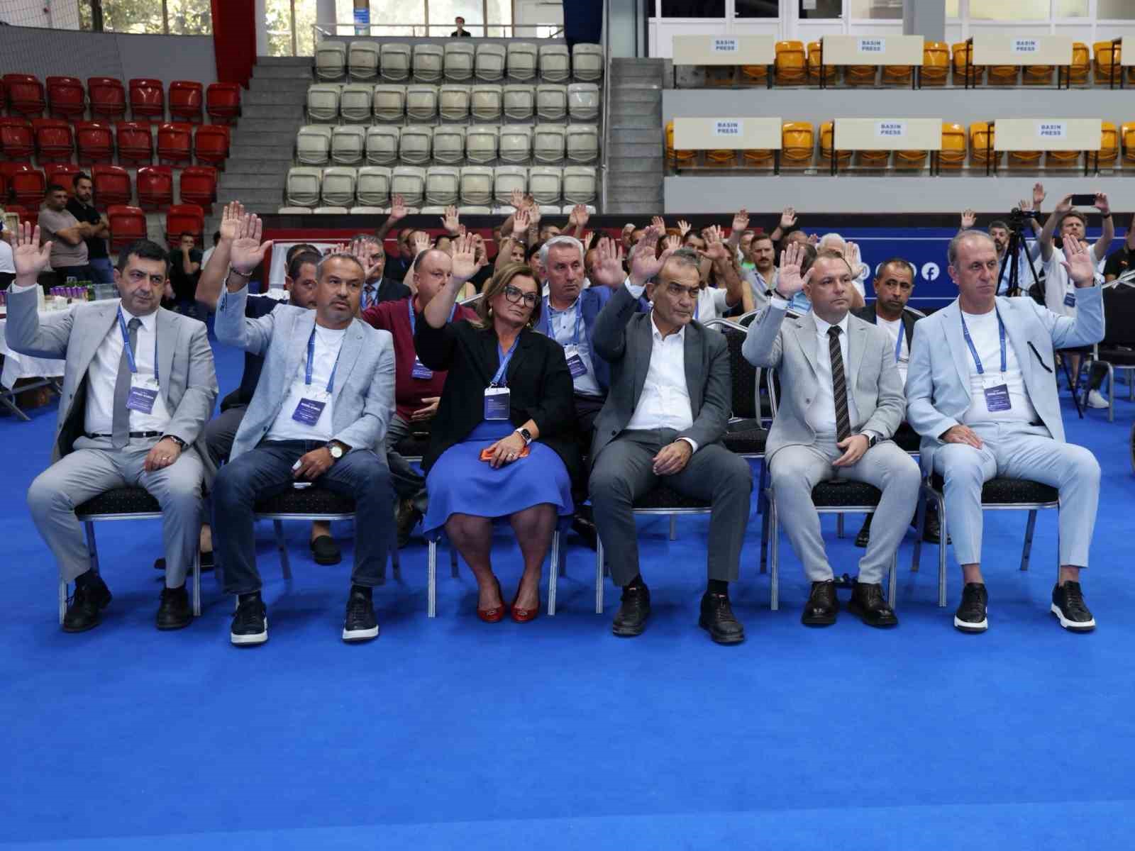 İzmir Büyükşehir Belediyesi Spor Kulübü’nde Berkhan Alptekin güven tazeledi