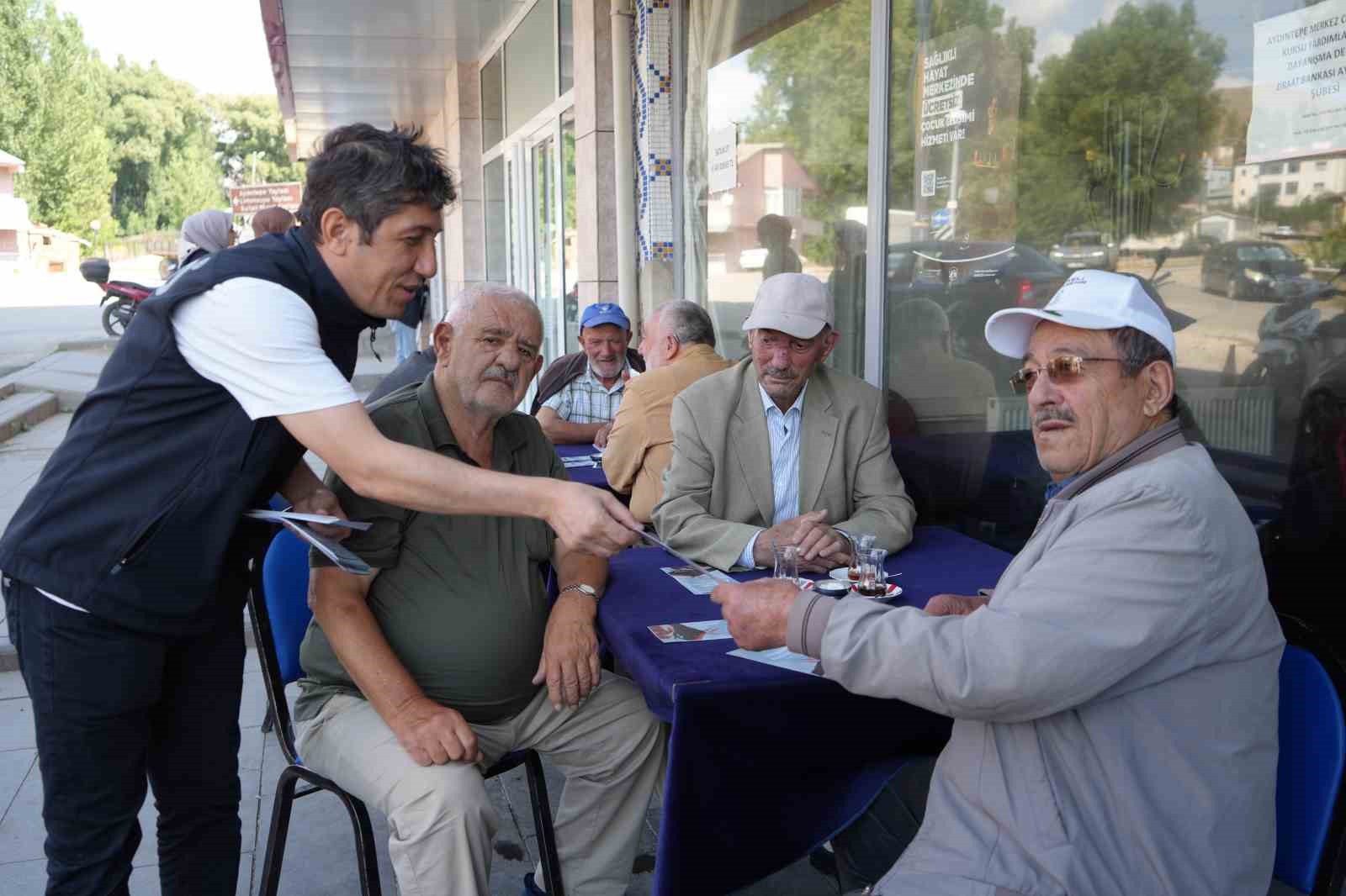 Köy köy gezen Bayburt AFAD ekipleri vatandaşları afetler hakkında bilgilendiriyor