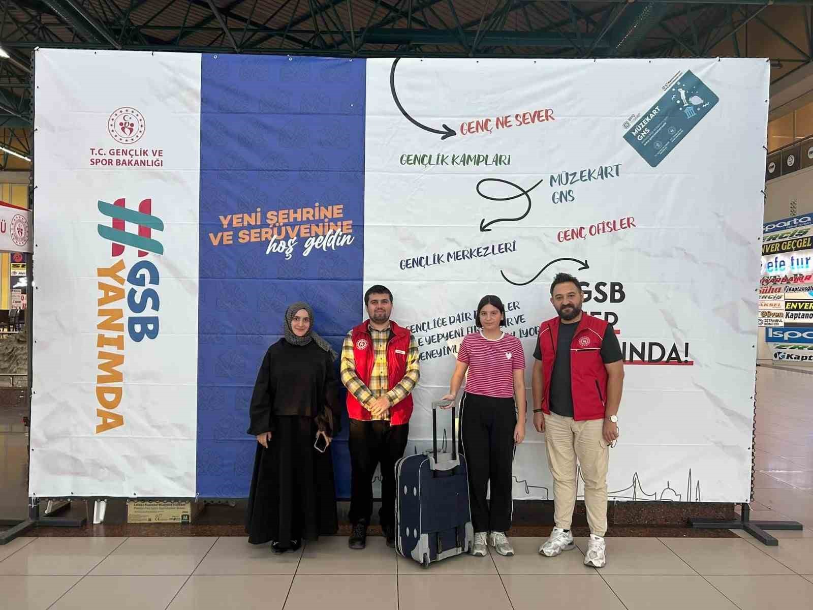 Balıkesir’de üniversite öğrencileri terminalde karşılandı