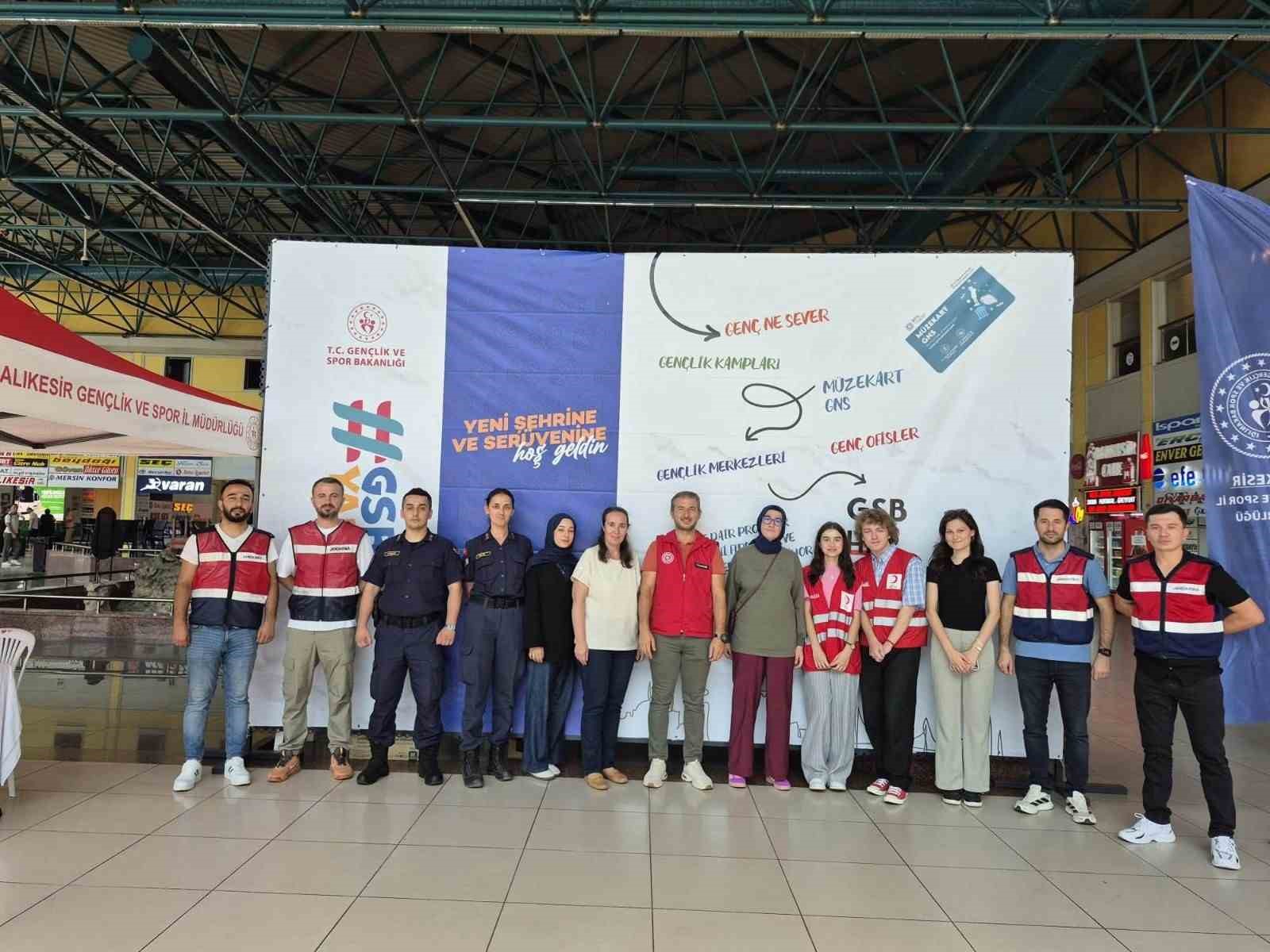Balıkesir’de üniversite öğrencileri terminalde karşılandı